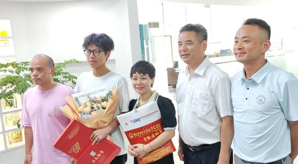 首封！各地高考录取通知书正在派送中