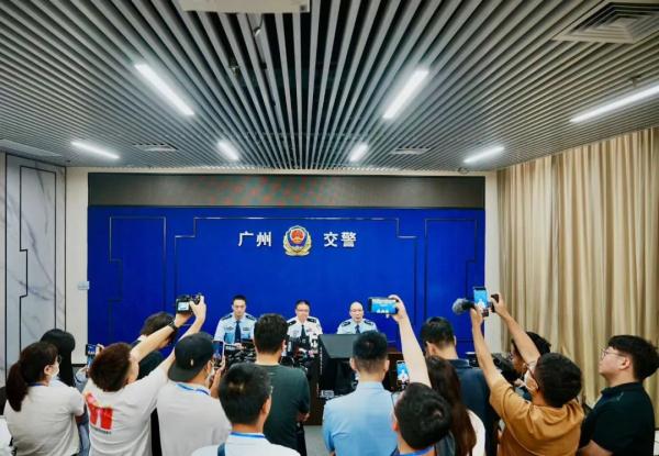 广州电动自行车限行方案今日听证，现场详情→