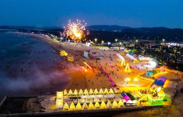 聚焦|高温天气催热“清凉经济”,山东海滨旅游热度不断攀升 聚焦|高温天气催热“清凉经济”,山东海滨旅游热度不断攀升