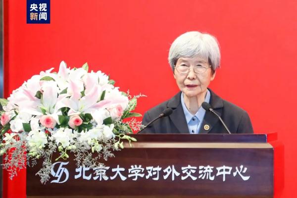 樊锦诗，再捐1000万！佩服！