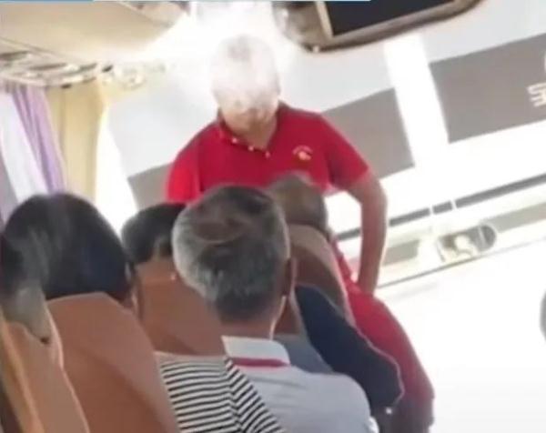 导游不让游客车上睡觉？官方回应