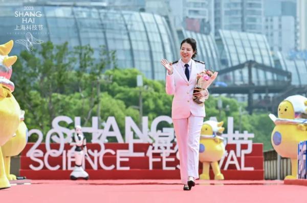 美又飒！女船长任大学副教授，一不小心成“招生简章”