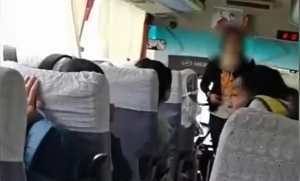 导游不让游客车上睡觉？官方回应