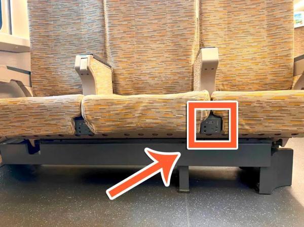 转发+收藏!火车上这些地方可以充电 转发+收藏!火车上这些地方可以充电