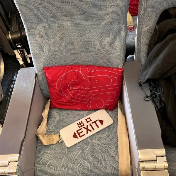 “空姐抱着乘客被甩到舱顶！”刚刚，国航通报