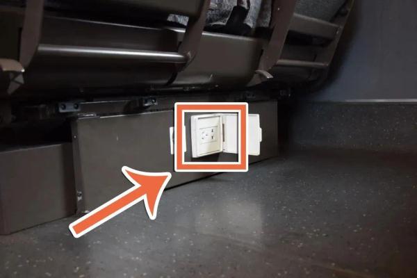 转发+收藏!火车上这些地方可以充电 转发+收藏!火车上这些地方可以充电