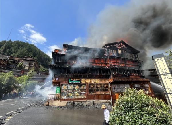 西江千户苗寨过火面积约450平,已致2死6伤 西江千户苗寨过火面积约450平,已致2死6伤