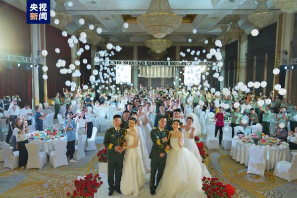 高甜！军营集体婚礼浪漫来袭