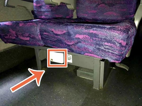 转发+收藏!火车上这些地方可以充电 转发+收藏!火车上这些地方可以充电