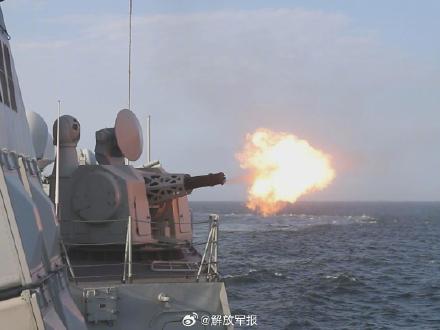 东部战区海军某驱逐舰支队海上练兵