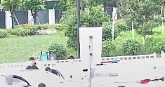 大街上，私家车突然对着警车鸣笛……民警“秒懂”！