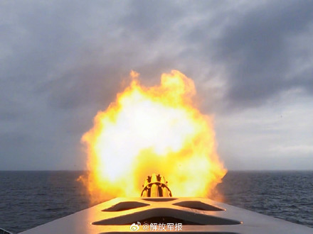 东部战区海军某驱逐舰支队海上练兵