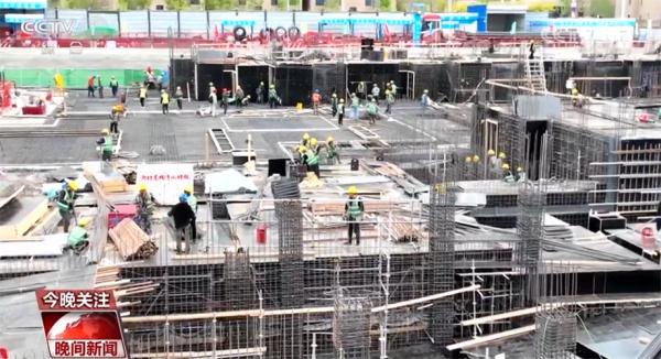 雄安新区近12万建筑工人奋战在高温酷暑之下 多举措保健康