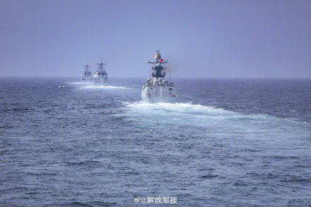 东部战区海军某驱逐舰支队海上练兵