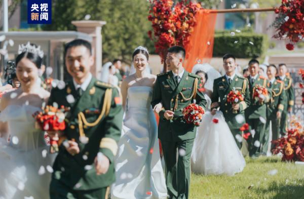 高甜！军营集体婚礼浪漫来袭
