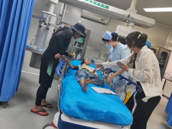 厦门一女子游泳后身上出现大面积红斑,痛到睡不着!近期发生多起 厦门一女子游泳后身上出现大面积红斑,痛到睡不着!近期发生多起