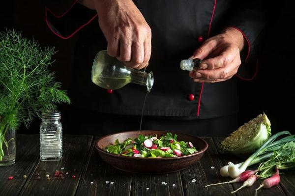 厨房用油怎么挑?这3种油劝你别用,吃错了小心疾病找上门! 厨房用油怎么挑?这3种油劝你别用,吃错了小心疾病找上门!