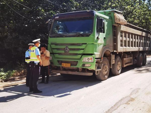 行动已经开始!济南这类车,右转必停! 行动已经开始!济南这类车,右转必停!