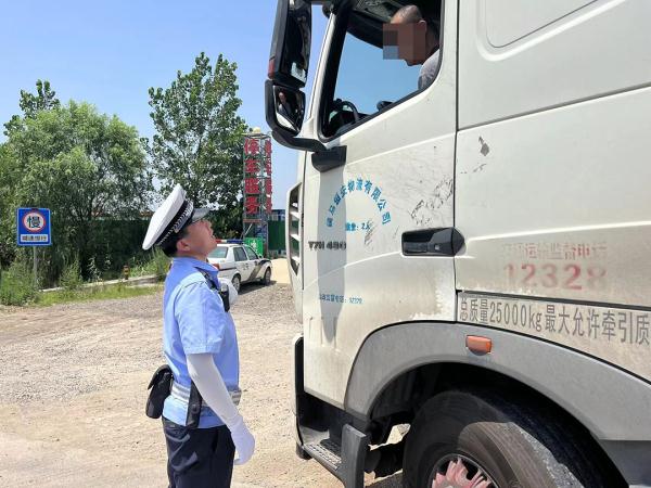 行动已经开始!济南这类车,右转必停! 行动已经开始!济南这类车,右转必停!