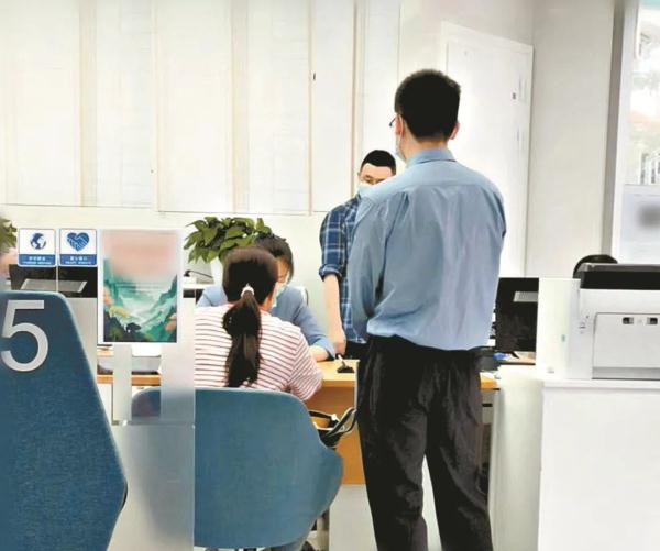 老人罹患精神疾病，唯一监护人霸占养老金！无奈之下…