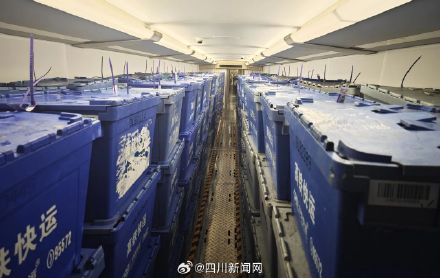 “动货”来了!成昆高铁快运专列开通 “动货”来了!成昆高铁快运专列开通