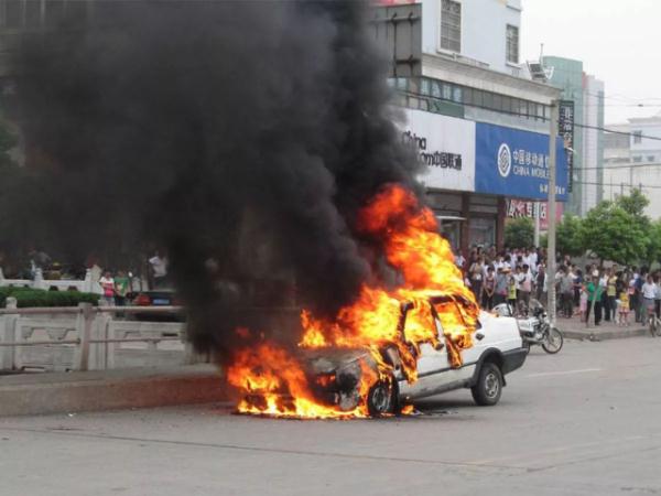 这几种熟悉的味道，居然是汽车起火的前兆！