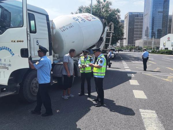 行动已经开始!济南这类车,右转必停! 行动已经开始!济南这类车,右转必停!