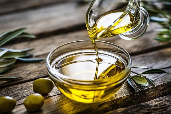 厨房用油怎么挑?这3种油劝你别用,吃错了小心疾病找上门! 厨房用油怎么挑?这3种油劝你别用,吃错了小心疾病找上门!