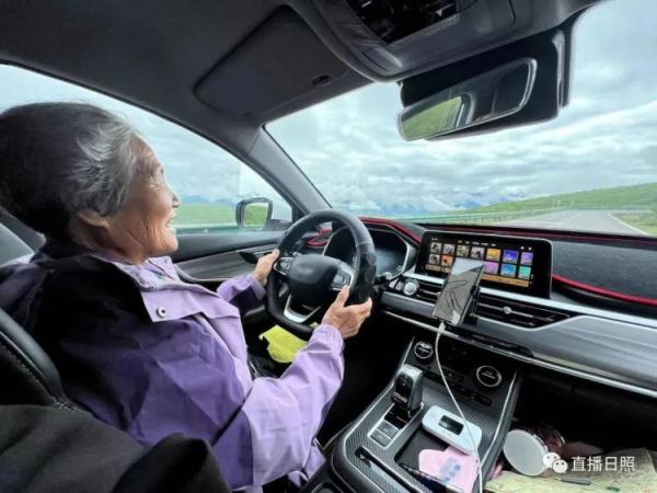 火了!71岁奶奶自驾游川藏,全网羡慕!女儿回应... 火了!71岁奶奶自驾游川藏,全网羡慕!女儿回应...