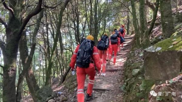 等日出睡着，醒来竟在崖底！厦门一山顶发生惊险一幕……