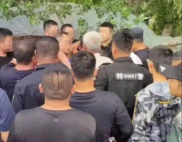 辽宁海城警方：杀害妻女潜逃嫌疑人已归案！