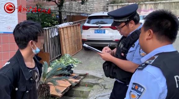 男子为见孩子 在前岳父家门前赖着不走