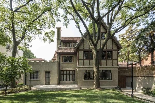 Citywalk最高收费258贵不贵？今夏年轻人新宠城市漫游引争议，网友：不就是遛弯？