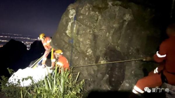 等日出睡着，醒来竟在崖底！厦门一山顶发生惊险一幕……