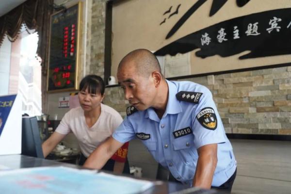 特警无人机出动！大陈深山紧急救援…