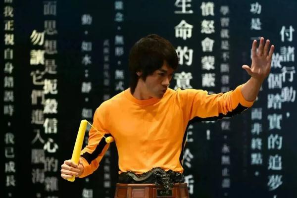 有一种“传奇”叫李小龙！