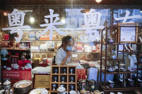 Citywalk最高收费258贵不贵？今夏年轻人新宠城市漫游引争议，网友：不就是遛弯？