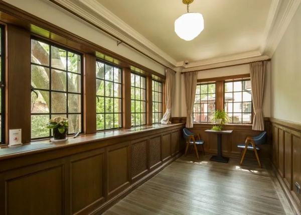 Citywalk最高收费258贵不贵？今夏年轻人新宠城市漫游引争议，网友：不就是遛弯？