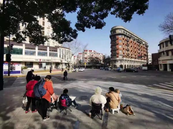 Citywalk最高收费258贵不贵？今夏年轻人新宠城市漫游引争议，网友：不就是遛弯？