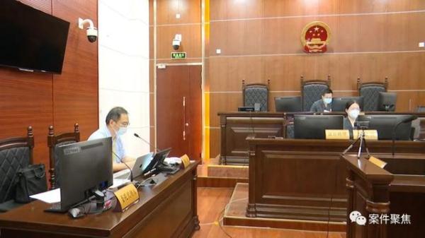 1.5吨铁门深夜倒塌！上海一保安被砸身亡，第二天才被发现，谁的责任？