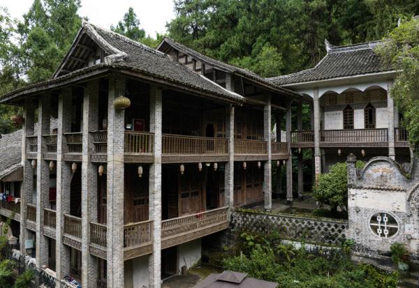 百年老宅藏深山