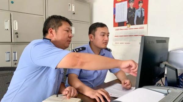 偷拿爷爷的电话卡卖钱,这亲孙子可真行! 偷拿爷爷的电话卡卖钱,这亲孙子可真行!