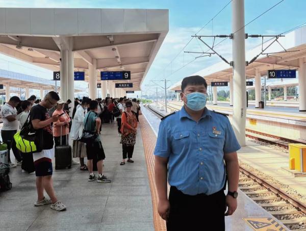 紧急!阜阳西站拍下的一幕! 紧急!阜阳西站拍下的一幕!