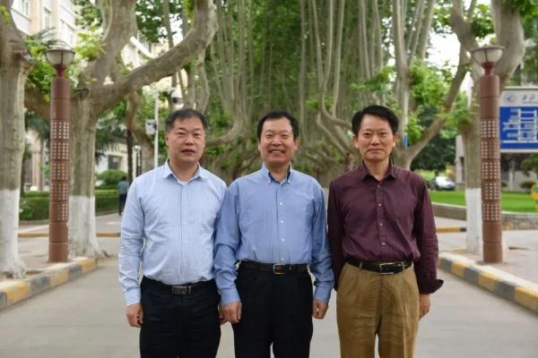 录取通知书拆出隐藏款？“能不能给我也送一份啊！”
