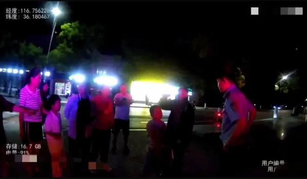 是谁，让警察蜀黍秒变“夹子音”？