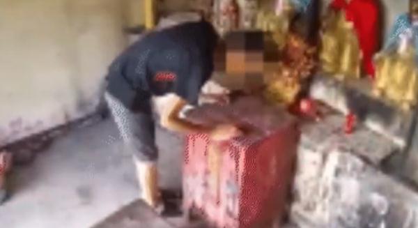 男子偷功德箱称菩萨同意的,她给我比了“OK" 男子偷功德箱称菩萨同意的,她给我比了“OK"