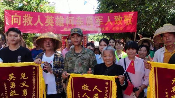 惊险现场！“00后”战士10多分钟连救4人