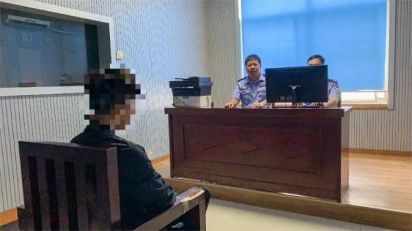 偷拿爷爷的电话卡卖钱,这亲孙子可真行! 偷拿爷爷的电话卡卖钱,这亲孙子可真行!