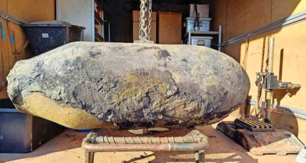 德国柏林拆除一枚二战遗留炸弹 德国柏林拆除一枚二战遗留炸弹