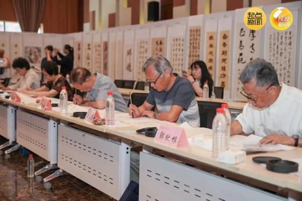 仪式感满满！陕西一高校坚持17年毛笔手写录取通知书